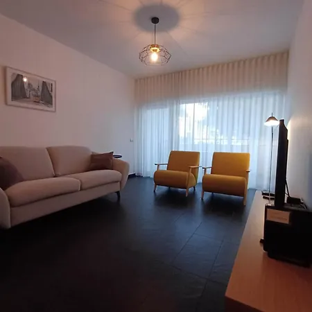 Apartment Deluxe By Bguest